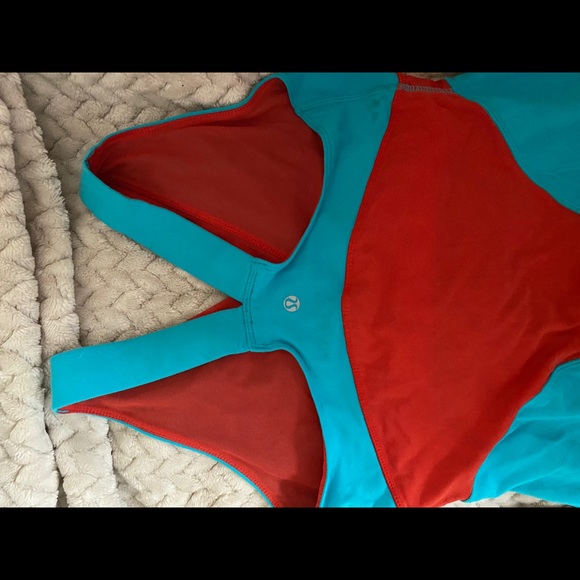 Lululemon tank with built in bra💫 - Picture 2 of 3